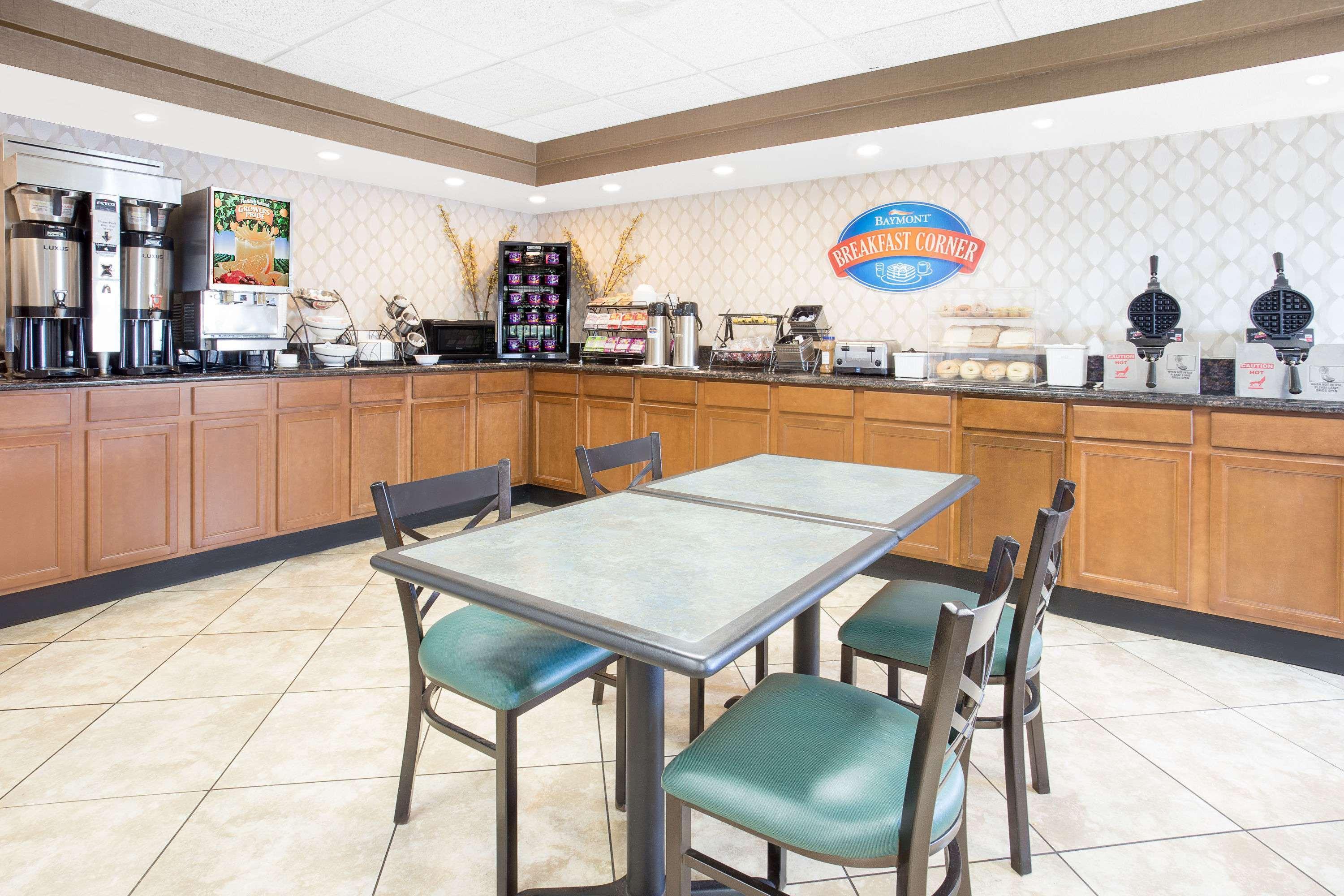 Baymont By Wyndham Janesville Luaran gambar